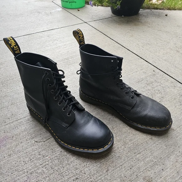 Dr. Martin Brand New Boots - Picture 1 of 4